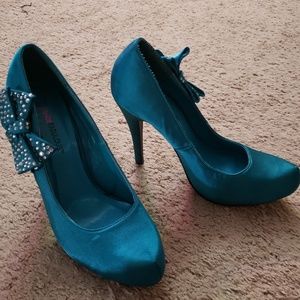 Heel with bow only worn a couple times